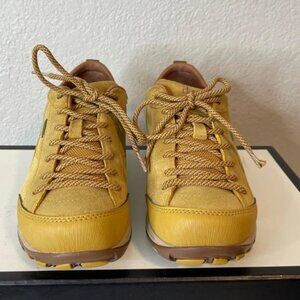 Dansko Paisley Burnished Suede Wheat Waterproof Sneakers Women's 37 EU/7 US
